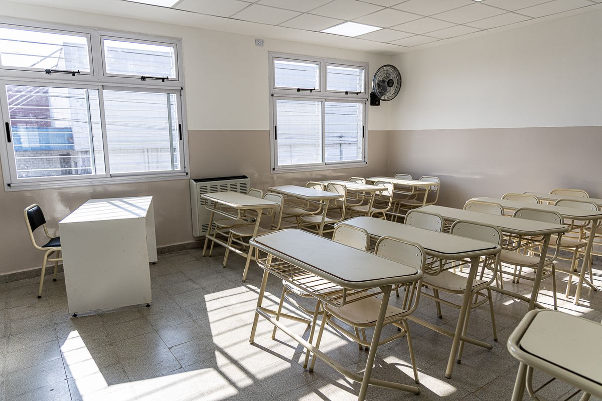 La entrega fue en la previa al inicio de clases en Almirante Brown.