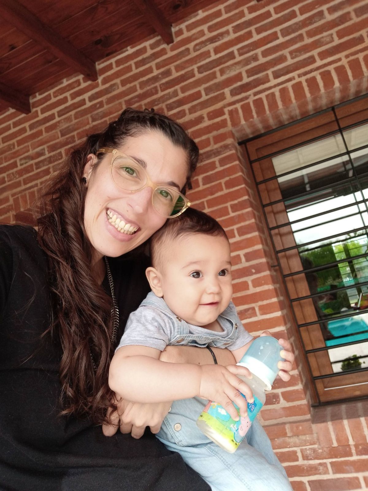 Florencia y Lis, pareja e hija de Marcelo. 