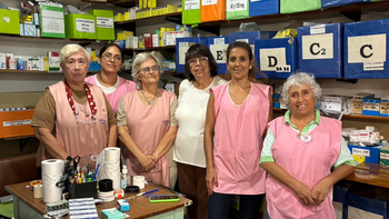 Monte Grande: el botiquín solidario de Cáritas sigue creciendo gracias a las donaciones de los vecinos