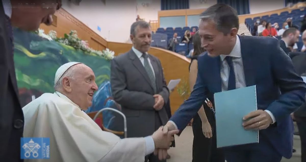 Fernando Gray junto al Papa Francisco en el Primer Encuentro Internacional de la Escuela Laudato Si