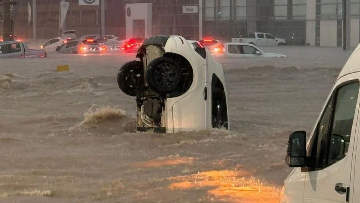 La inundación en Bahía Blanca provocó serios destrozos.