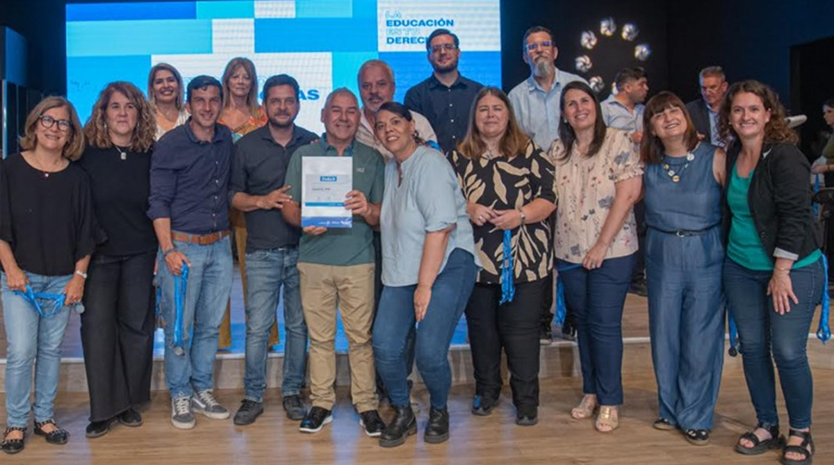 Egresados de años anteriores en Almirante Brown. Egresados de años anteriores en Almirante Brown. 