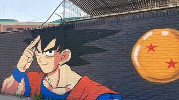Viaje en el tiempo en Almirante Brown: realizaron un mural de Dragón Ball por sus 40 años de historia