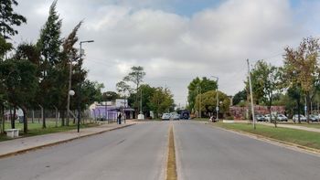 El nuevo San Vicente de atrás de la vía: ensanchan Sarmiento y los comercios llegan hasta la ruta