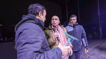 El cantante de Ke Personajes ridiculizó al intendente de Río Gallegos delante de miles de personas