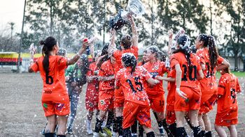 Las chicas de Estrella del Sur, campeonas en la AMF de San Vicente: Broche de oro