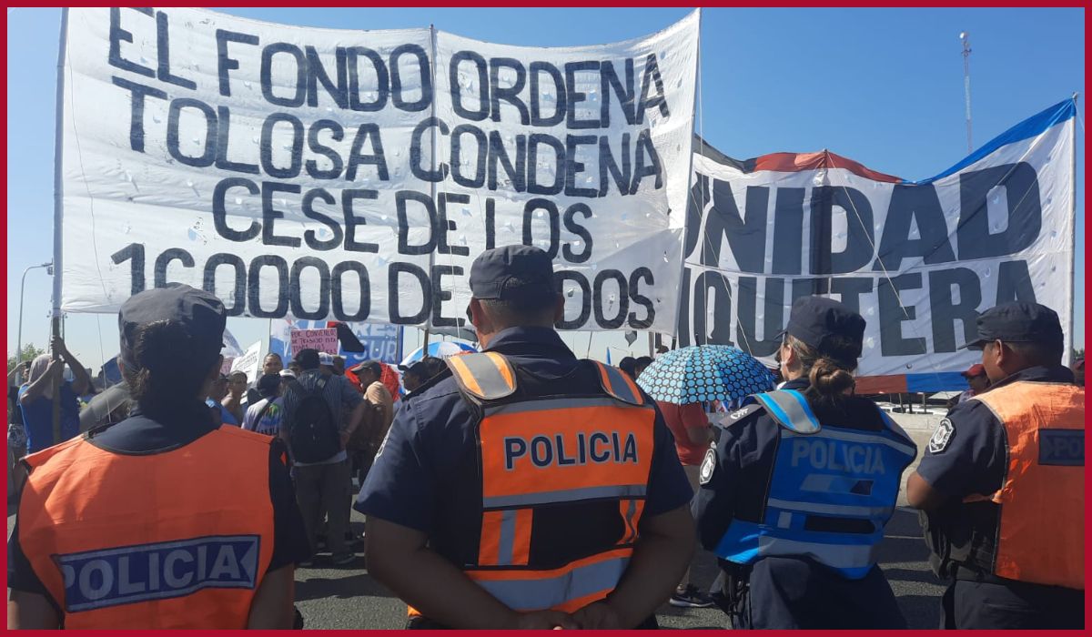 Manifestantes realizan un corte total del Puente La Noria
