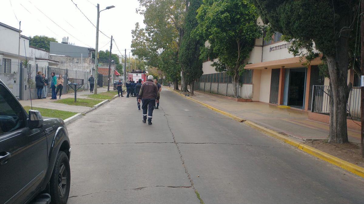 Nueva amenaza de bomba en un colegio de Lomas: evacuaron a los alumnos por precaución.