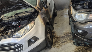 Lanús: incendio en una agencia de autos sobre la Avenida Hipólito Yrigoyen