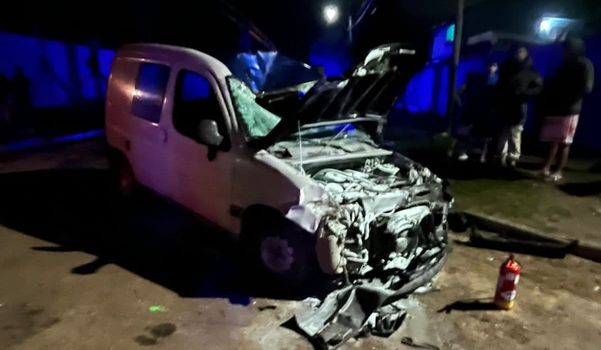 Almirante Brown: cuatro heridos tras un fuerte choque entre dos camionetas y una moto Almirante Brown: cuatro heridos tras un fuerte choque entre dos camionetas y una moto