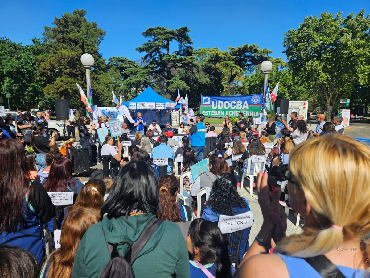 Los docentes del distrito se congregaron a partir de las 8:30 horas para visibilizar sus demandas.