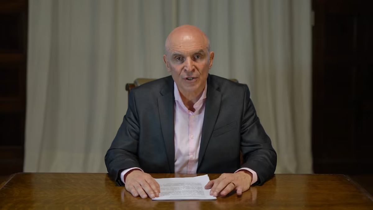 El diputado José Luis Espert renunció a su candidatura luego de que lo acusaran de financiar su campaña presidencial en 2019 con fondos de Fred Machado. 