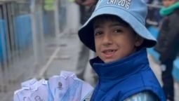 un chico de temperley conmovio al club por regalarle camisetas de papel a los jugadores