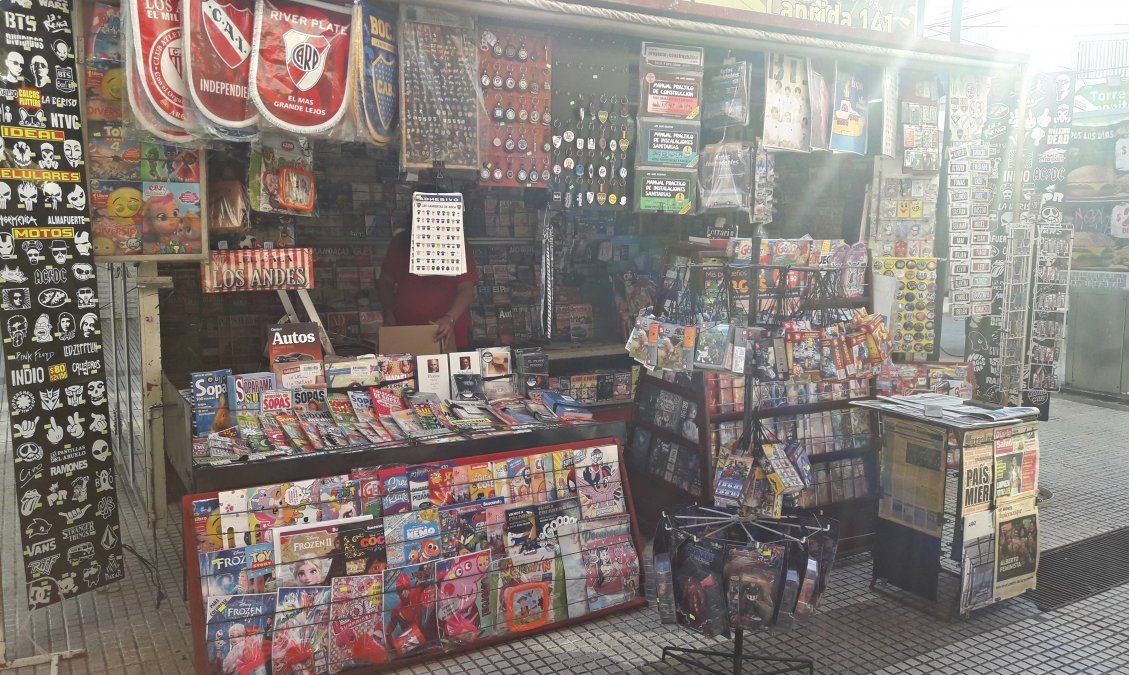 El puesto de diarios de Miriam en la peatonal de Lomas de Zamora.