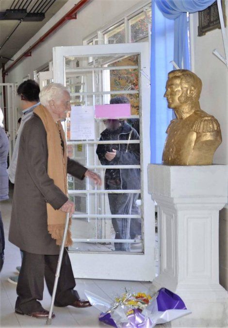 Hugo Aresca participó de un acto en una escuela. Fue repudiado por las organizaciones de Derechos Humanos.