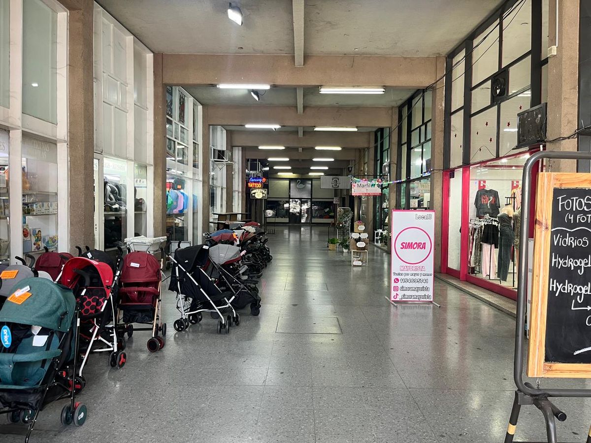 Comerciantes históricos de la Galería Gran Avenida en Monte Grande recibieron la notificación de que sus contratos no serán renovados y deberán dejar los locales en los próximos meses.