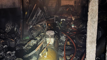 Voraz incendio en un taller mecánico de Lanús