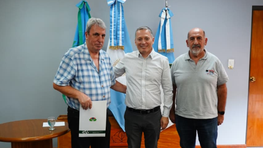 Esteban Echeverría: Fernando Gray entregó decretos de promoción industrial a dos empresas