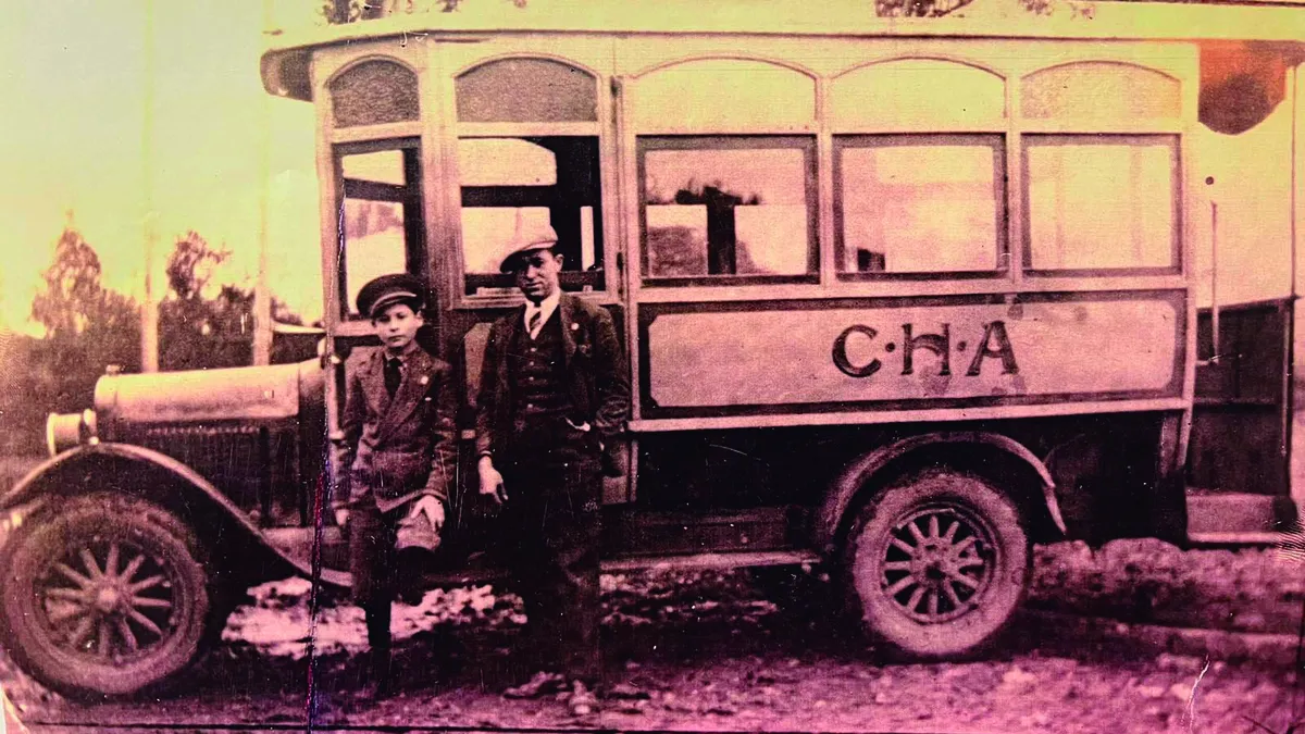 Uno de los primeros colectivos utilizados por la línea, en 1927