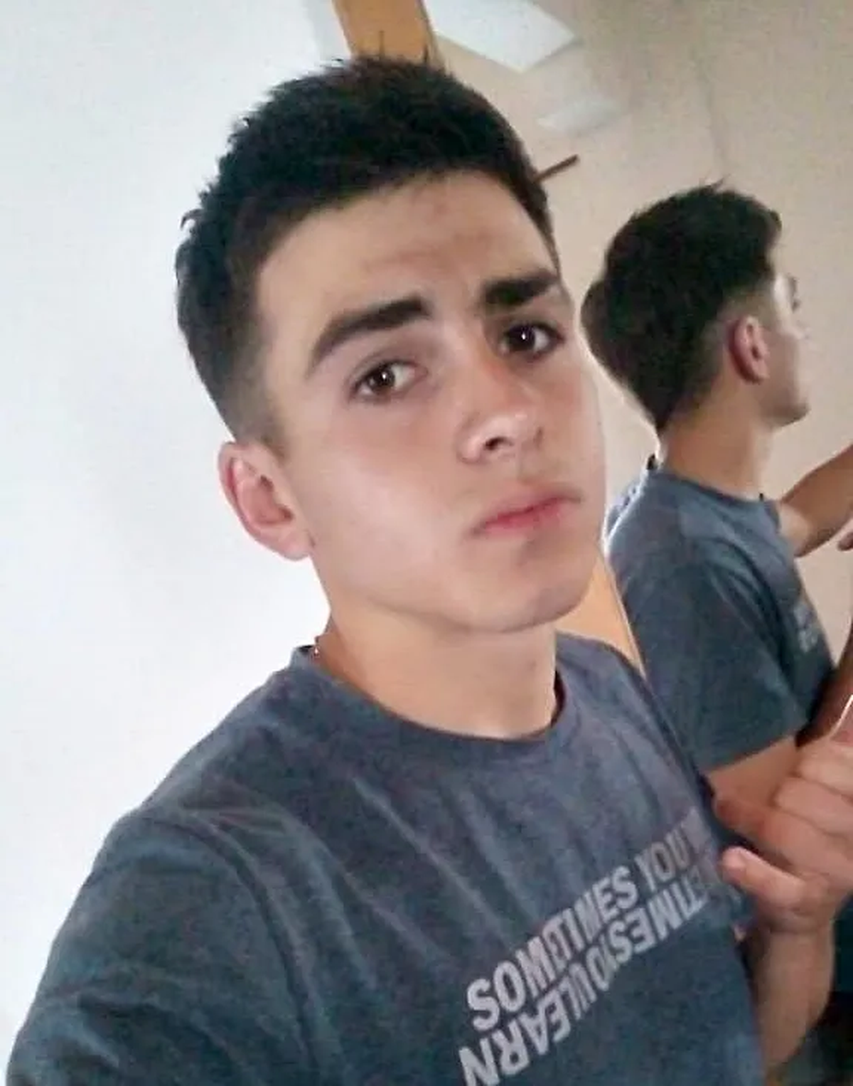 El joven a quien buscar&aacute;n los perros de Esteban Echeverr&iacute;a es Jacinto Roux, de 20 a&ntilde;os.