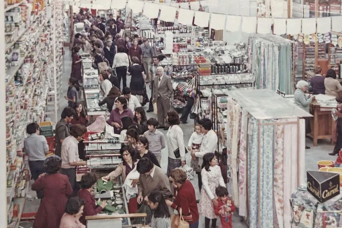 Imagen histórica del local de Plásticos Boedo en sus inicios en Lomas de Zamora, fundado en 1965. Imagen histórica del local de Plásticos Boedo en sus inicios en Lomas de Zamora, fundado en 1965.