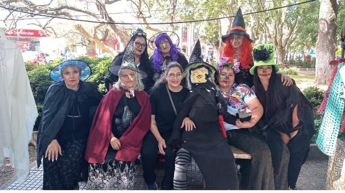 Cientos de vecinos se re&uacute;nen cada a&ntilde;o para el evento de brujas.&nbsp;&nbsp;