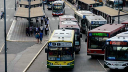 el gobierno busca evitar el paro de colectivos de este martes