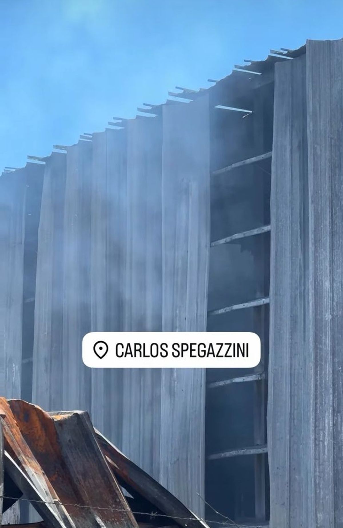 El dueño de El Bahiense denunció que el fuego avanzó mientras las calles principales permanecían cortadas.