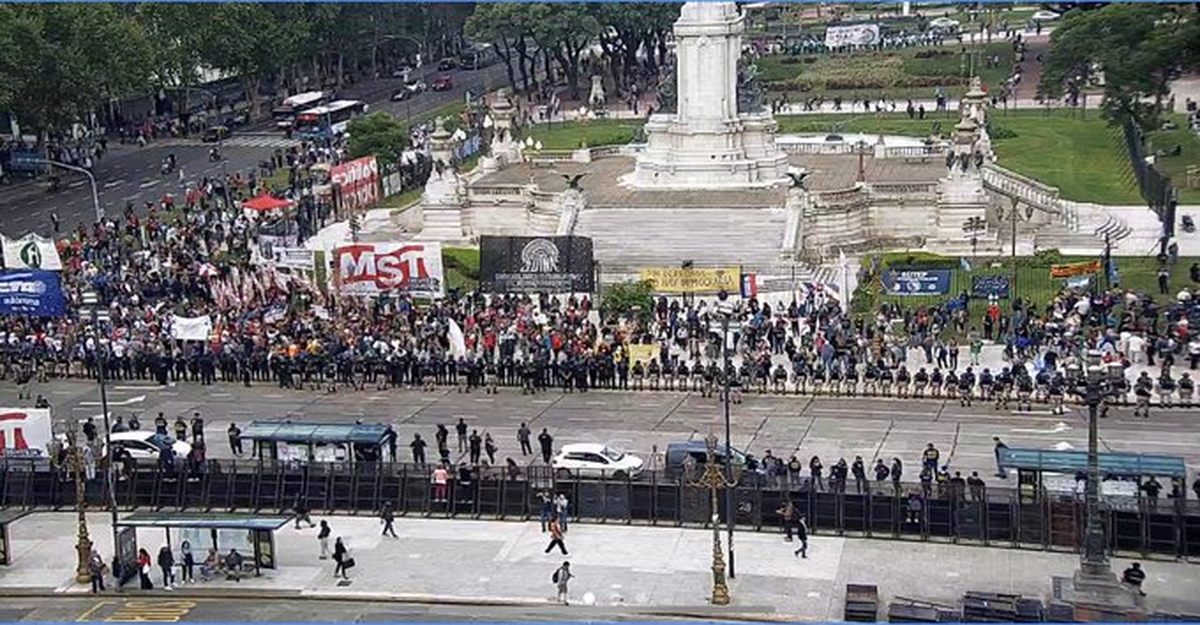 El operativo en los primeros momentos de la marcha. 