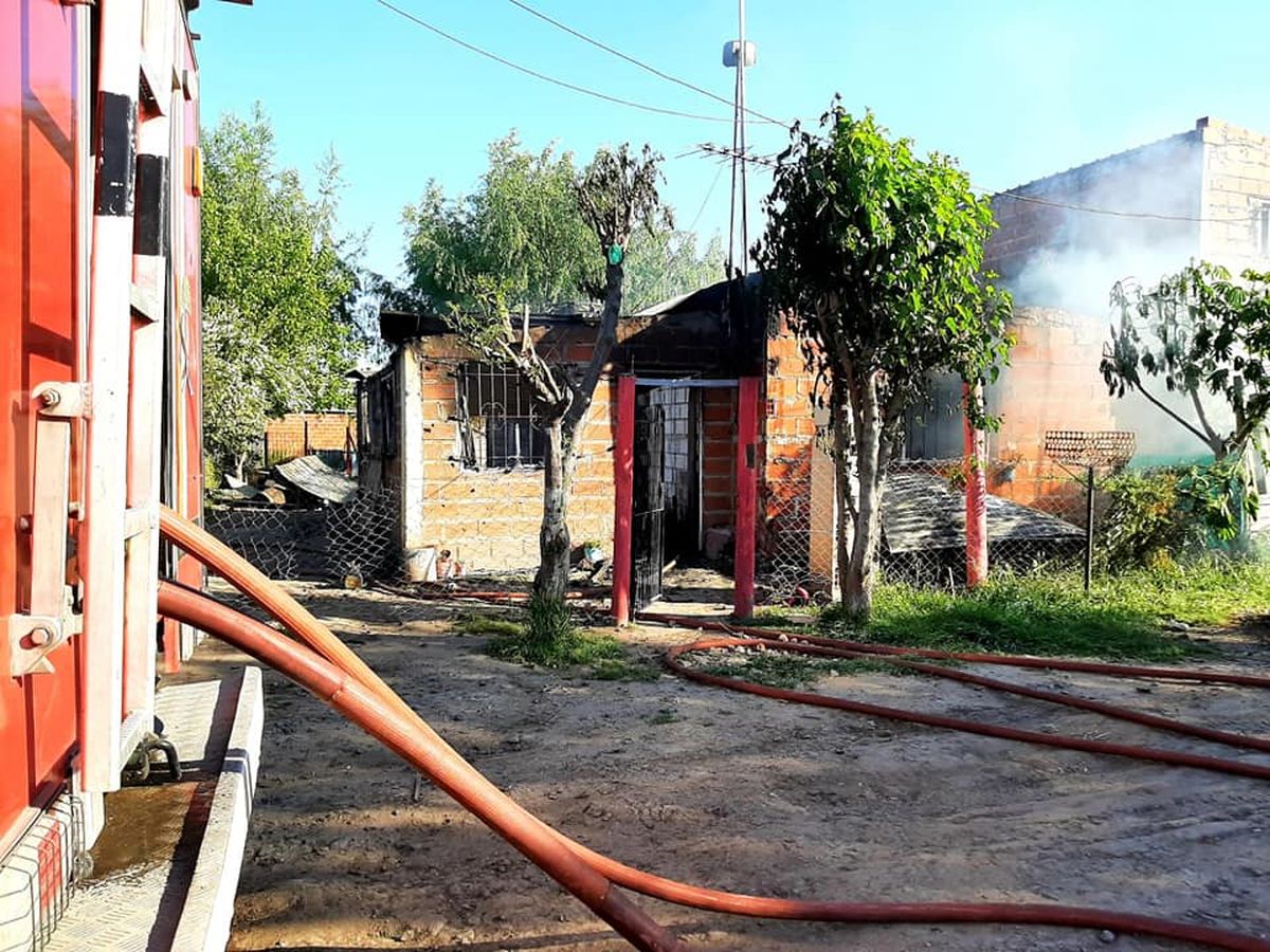 Longchamps: vecinos incendiaron la casa de un acusado de abusar de menores