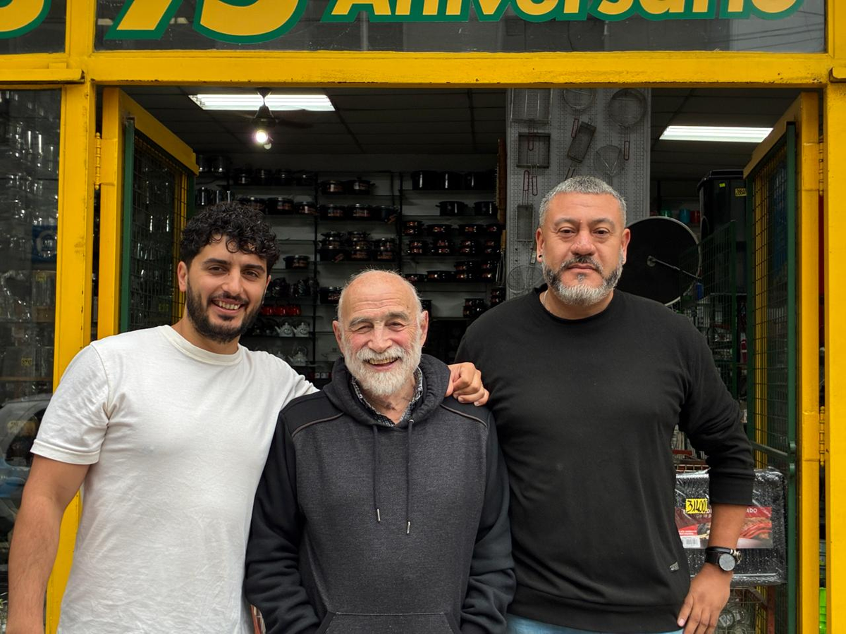 Pablo junto a Martin Ju&aacute;rez e Ivan Vilares, fieles empleados del comercio desde hace a&ntilde;os.