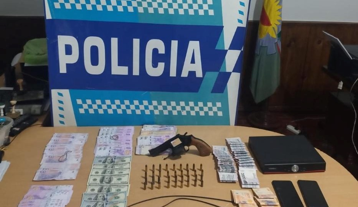 Los objetos encontrados en el allanamiento realizado por la Policía de Almirante Brown.
