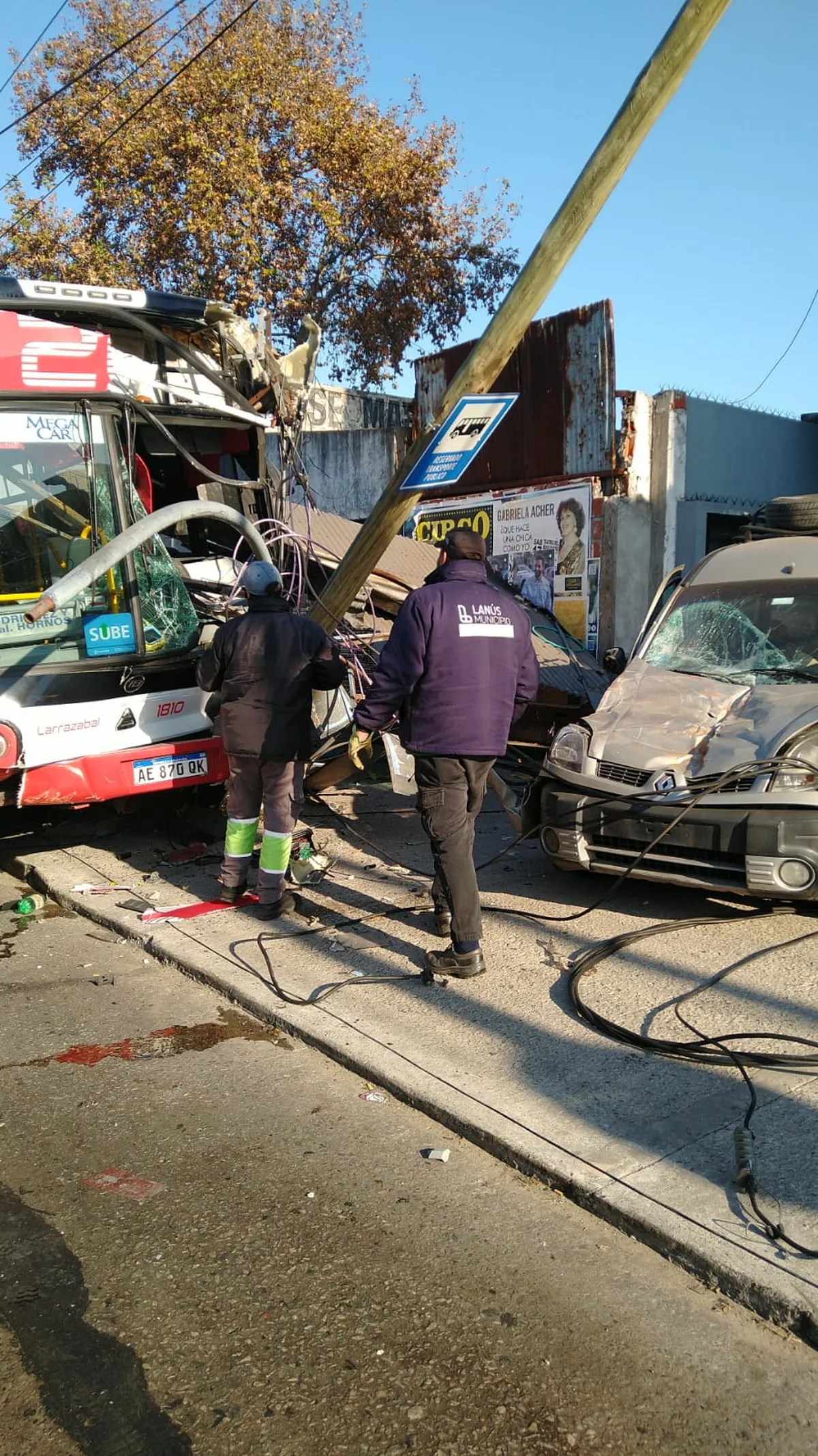 Así terminó el colectivo accidentado en Lanús.