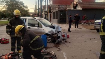 Terrible choque entre un auto y un patrullero en Longchamps: una persona hospitalizada