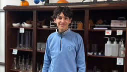 un alumno de monte grande representara al pais en una olimpiada de ciencias en costa rica