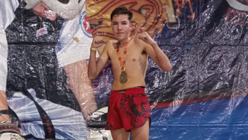 Un chico de San Vicente de 15 años se consagró bicampeón mundial de kickboxing: la historia de Ulises