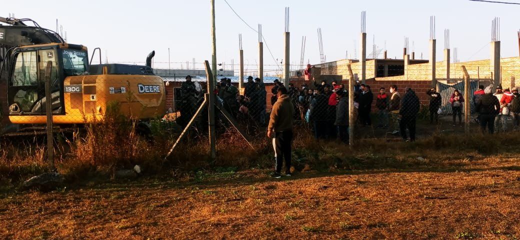 Desalojan familias en la Ribera.