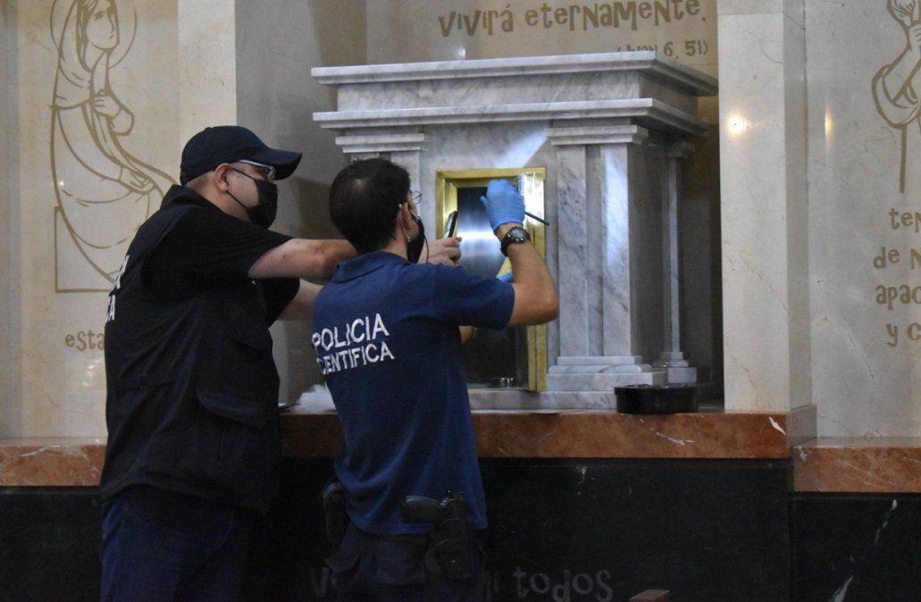 Delincuentes profanaron el sagrario de la Catedral de Lomas de Zamora.