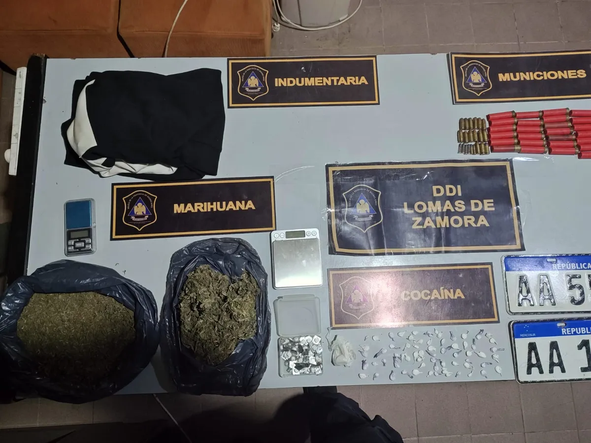 El allanamiento por drogas en Lomas. 
