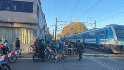 una joven fue rescatada con vida tras ser atropellada por el tren roca en monte grande