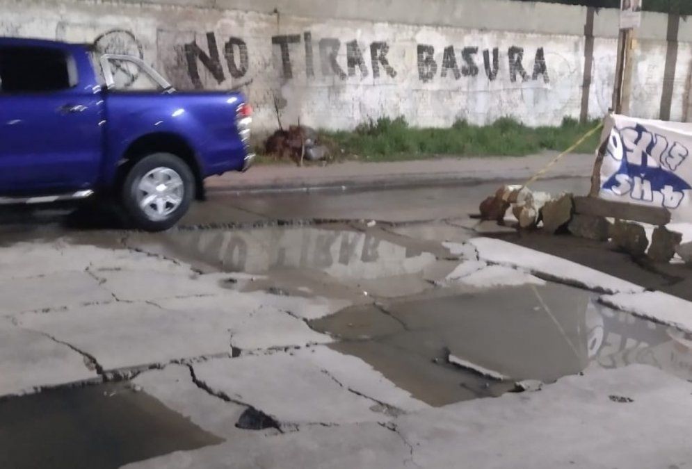 Lanús: vecinos cortaron una calle para exigir que no pasen más camiones
