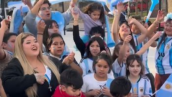 Flor Álvarez presentó un nuevo tema para la Selección en El Jagüel