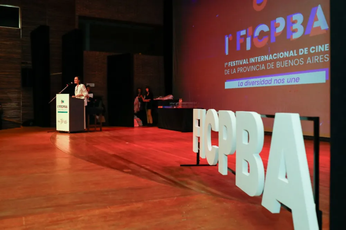 Ceremonia de apertura en La Plata: el evento contará con reconocimientos a figuras del cine argentino.