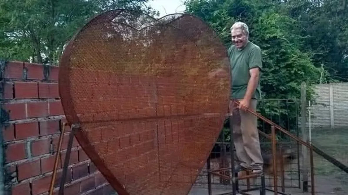 Pepe inició con su obra en 2019. Este sábado logró entregar su obra al Hospital Ramón Carrillo de San Vicente.