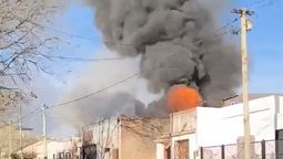 temperley: feroz incendio en un taller mecanico