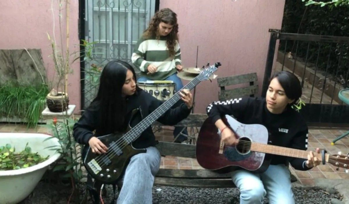 Las vecinas de Ezeiza ensayando antes de un nuevo show. (Foto: Rodrigo Lezcano)