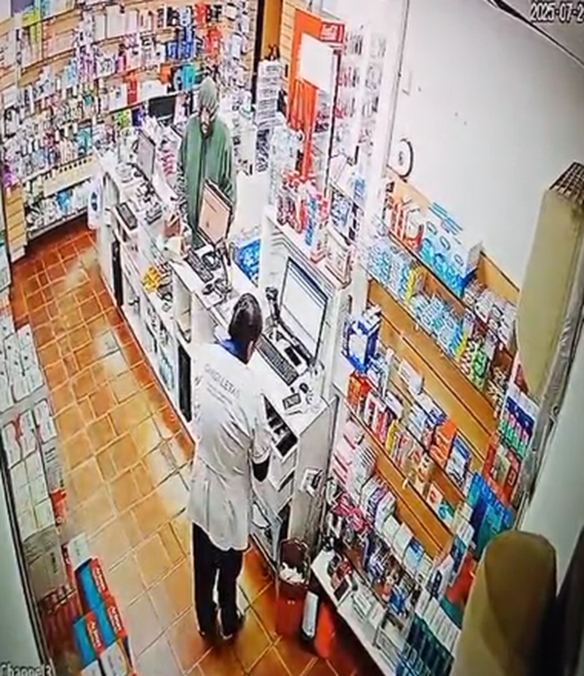 El detenido se llevó los 19 mil pesos que había en la caja de la farmacia de San Vicente. 