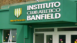 banfield: 80 docentes afectados por sueldos impagos en el colegio del club