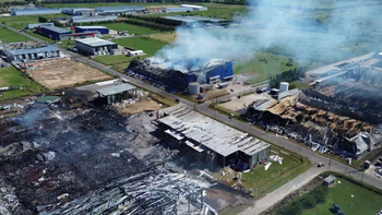 Incendio en el Polo Industrial de Ezeiza: investigan si una pérdida de sustancias corrosivas originó el fuego