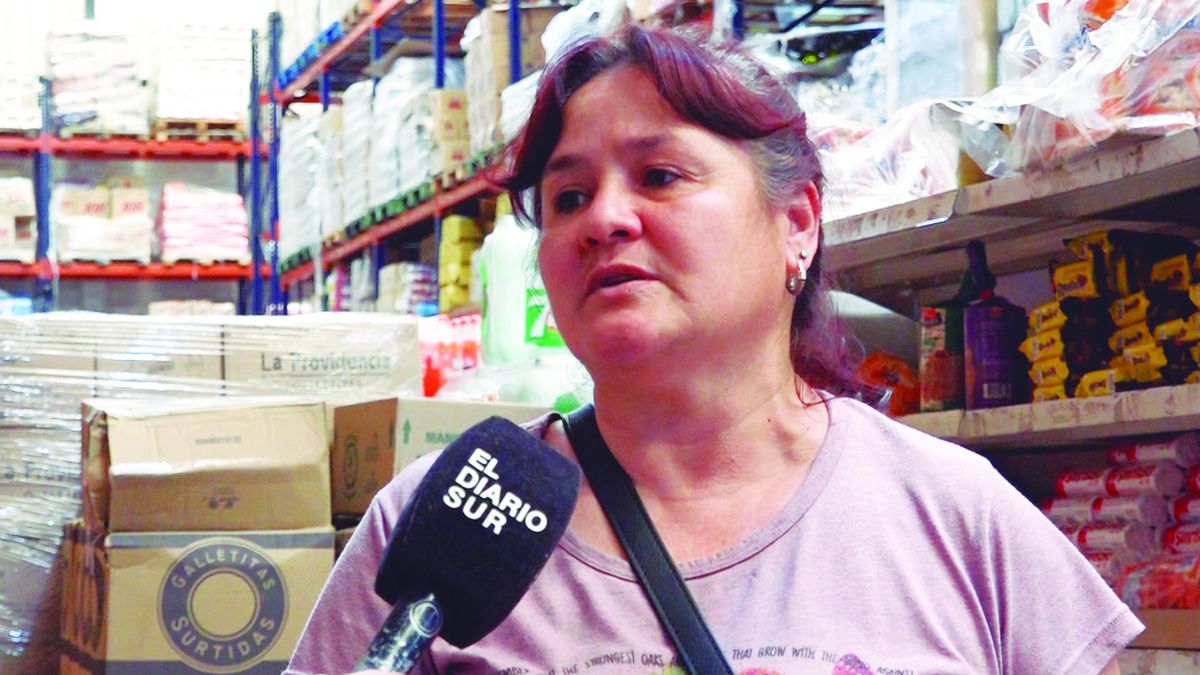 Marta, vecina de la región, opta por comprar en comercios mayoristas.
